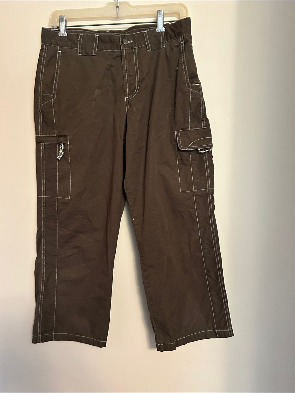 Columbia 100% cotton capris pockets all around front zip size 6 VG condition
